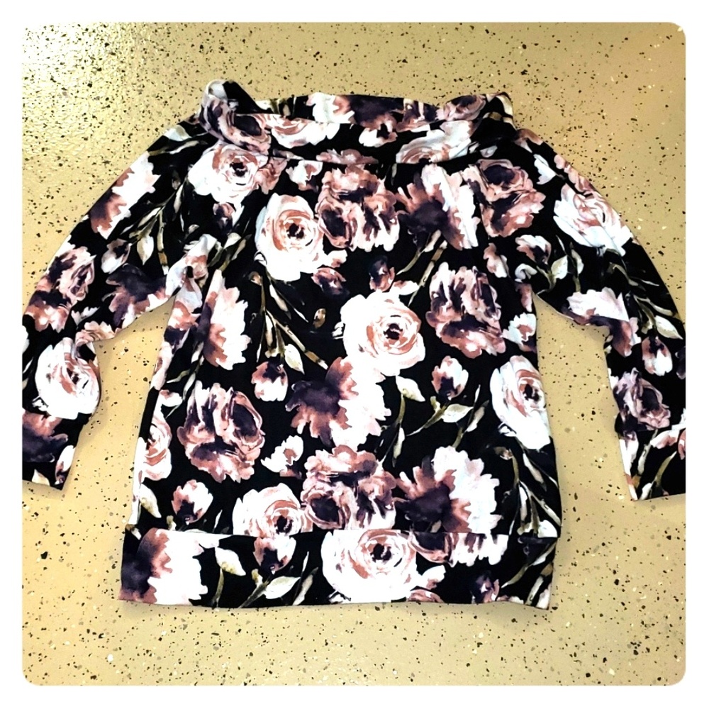 Promesa Floral Crew Neck Sweater - Black and Pink